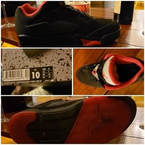 Black/Gym Red Retro 5s